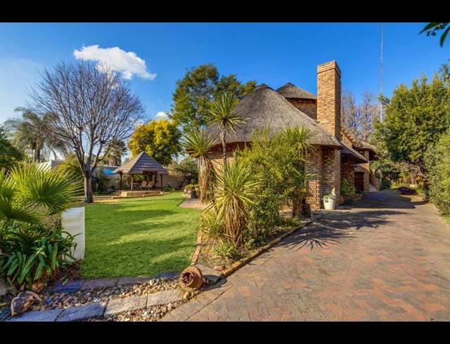 4 BEDROOM HOUSE FOR SALE IN FOURWAYS GARDENS